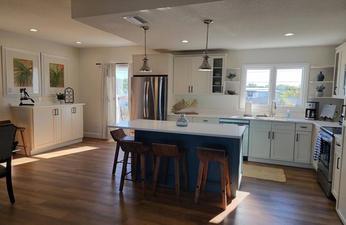 Bay Colony House | Experience The Pearl: Waterfront Retreat with Pool & Dock