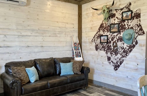 Fort Towson Cabin | ~New The Ranch Cabin on 80 acre horse ranch~Peaceful~ With Fishing Pond.