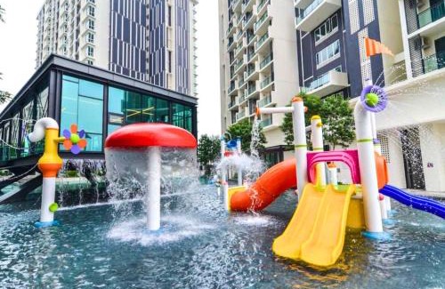 Bunga Paya Pantai Apartment | Experience TheShore: 4-Star RiverView Oasis with Pool