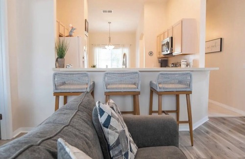 Lake Davenport Estates Villa | Discover Themed Rooms and a Heated Pool for Your Stay