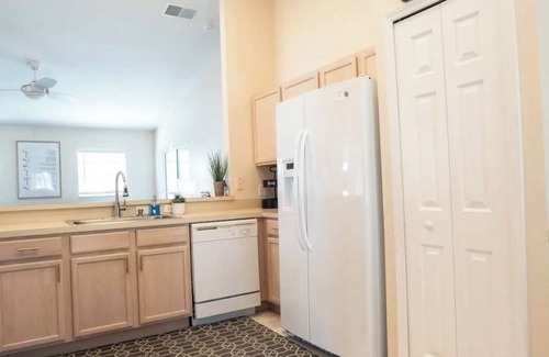 Lake Davenport Estates Villa | Discover Themed Rooms and a Heated Pool for Your Stay