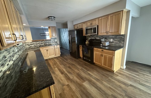 Waldo House | Pet-Friendly Three Bedroom Ranch with Theatre Room & Patio