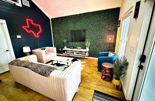Port Bolivar House | New Tiki House: Family-Friendly Retreat Near the Beach
