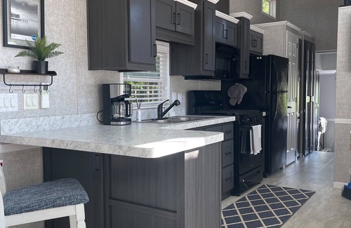 Keeling House | Cozy Tiny Home Near VIR & Hyco Lake with Pool Access
