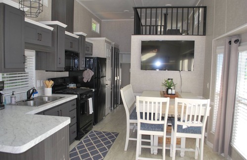 Keeling House | Cozy Tiny Home Near VIR & Hyco Lake with Pool Access