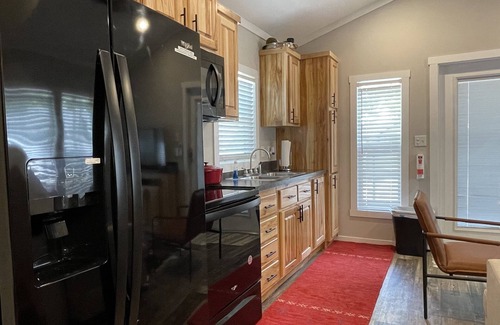 Athens House | Modern Tiny Home with Dog Park & Spa Access, Rated 10/10
