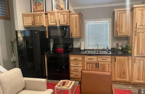 Athens House | Modern Tiny Home with Dog Park & Spa Access, Rated 10/10