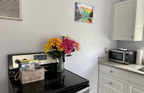 Myakka City House | Charming Tiny House Retreat on Scenic Motocross Track