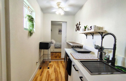 Bridgeford Crossing Apartment | Cozy Tiny Studio with Kitchen Near Theme Parks