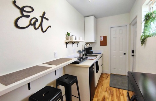 Bridgeford Crossing Apartment | Cozy Tiny Studio with Kitchen Near Theme Parks
