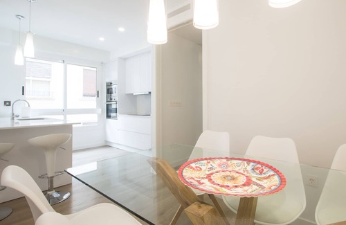 Alicante City Centre Apartment | Cozy Apartment with A/C, Steps to Beach & City Center