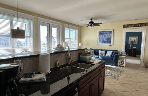 Galveston Condo | Experience Pointe West: Relax by the Sunset Pool & Lazy River