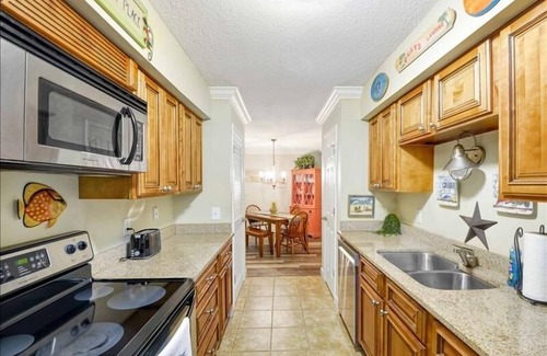 Saint Simons Heights Condo | Inviting 2-Bedroom Vacation Rental with Pool & Ocean View
