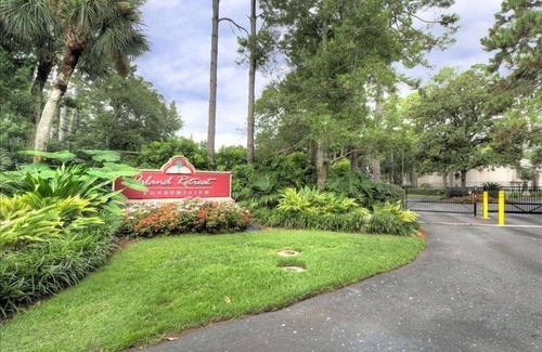 Saint Simons Heights Condo | Inviting 2-Bedroom Vacation Rental with Pool & Ocean View