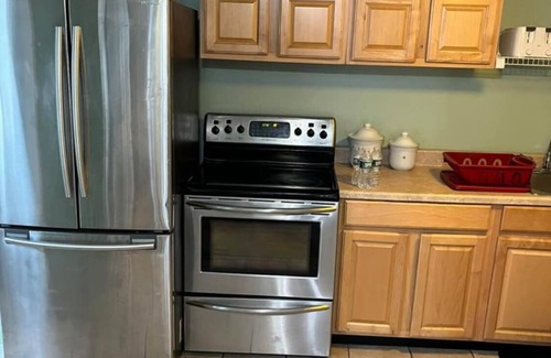 Hampton Cottage | Cozy 2 Bedroom Cottage Steps from the Beach with Spa