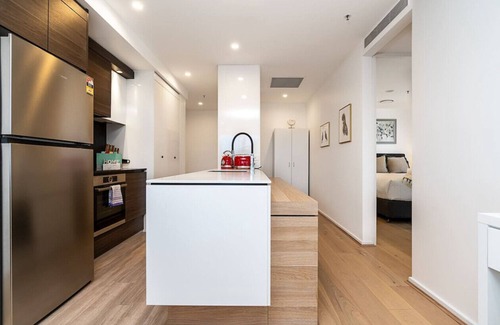 City East Apartment | Modern North-Facing Apartment Steps from Canberra Times Fountain