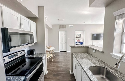 South Side Apartment | New to Vrbo Sleepover Impressive 1BD/1BA + Gym - Corpus Christi