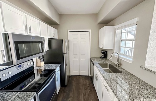 South Side Apartment | New to Vrbo Sleepover Impressive 1BD/1BA + Gym - Corpus Christi