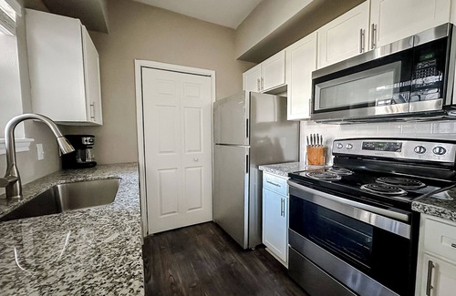 South Side Apartment | New to Vrbo Sleepover Marvelous 1BD/1BA + Gym - Corpus Christi