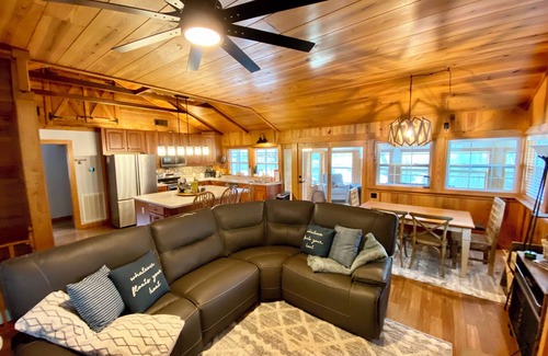 Coosa House | Waterfront Retreat: Hot Tub, Docks & Kayaks Await You