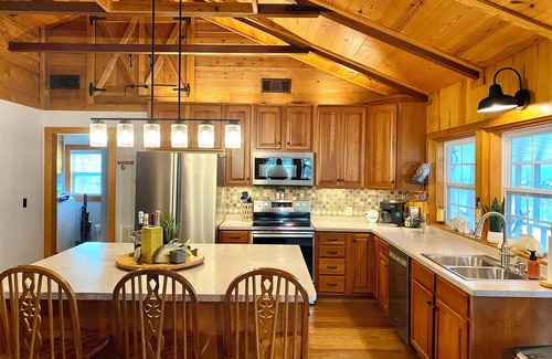 Coosa House | Waterfront Retreat: Hot Tub, Docks & Kayaks Await You