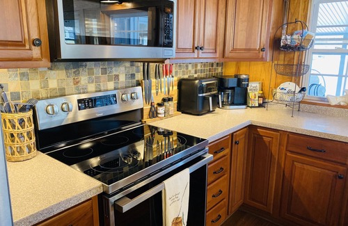 Coosa House | Waterfront Retreat: Hot Tub, Docks & Kayaks Await You