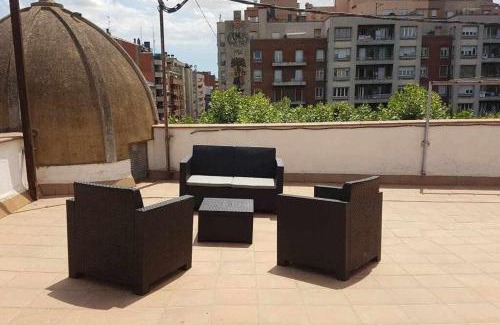Eixample Apartment | Bright and Airy Top Floor Apartment for Family Getaways