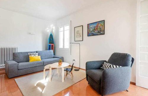 Eixample Apartment | Bright and Airy Top Floor Apartment for Family Getaways