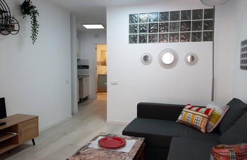 Alicante House | Modern Tourist Apartment in Alicante Near Center & Station