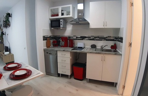 Alicante House | Modern Tourist Apartment in Alicante Near Center & Station