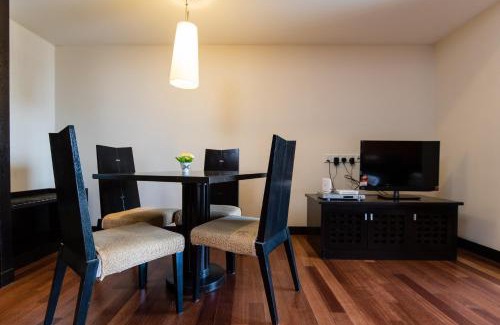 Bandar Sunway Apartment | Family-Friendly New Town Resort Suites at Pyramid Tower