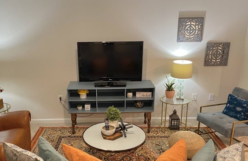 Durham House | New Townhome beautiful & cozy 3br