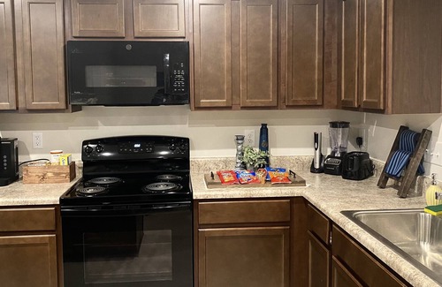 Durham House | New Townhome beautiful & cozy 3br