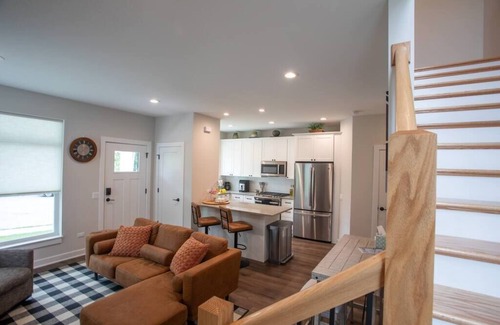 Naperville House | Exceptional New Townhome Near Downtown with King Bed