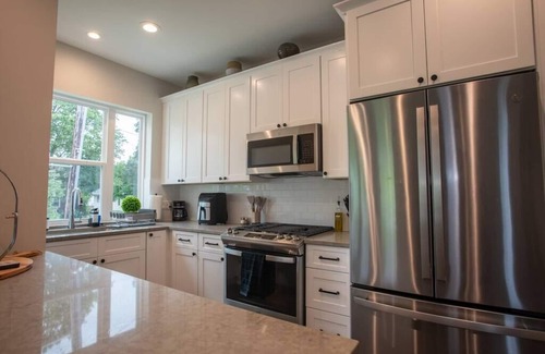 Naperville House | Exceptional New Townhome Near Downtown with King Bed