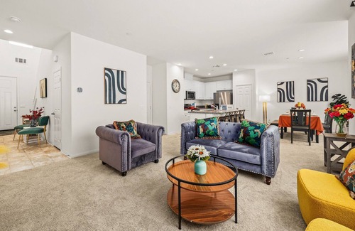 Chino Condo | Pet-Friendly New Townhouse with Breakfast & Family Amenities