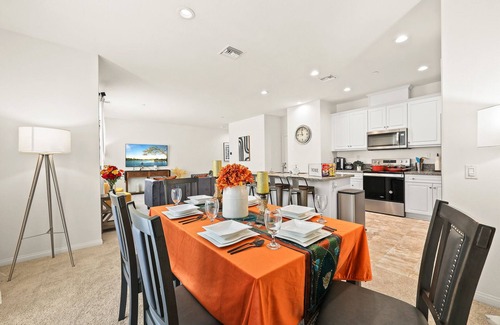 Chino Condo | Pet-Friendly New Townhouse with Breakfast & Family Amenities