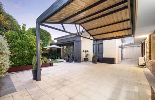 Morley House | Relaxing 2BR Guest House with Hot Tub & Kitchen Access