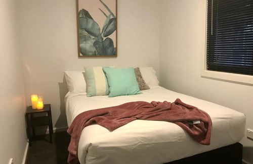 Morley House | Relaxing 2BR Guest House with Hot Tub & Kitchen Access