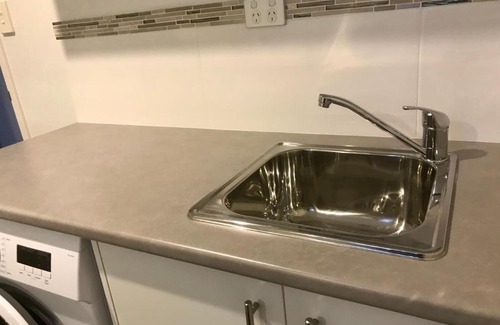 Morley House | Relaxing 2BR Guest House with Hot Tub & Kitchen Access