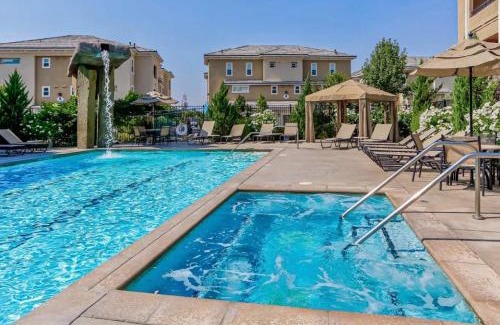 Reno/Tahoe Airport Apartment | New Trendy 1BR Apartment with Heated Pool Gym & Minigolf