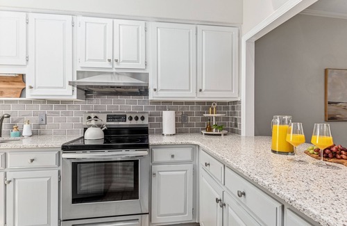 Columbus House | Trendy Midtown Vibes Townhouse with Fenced Yard & Breakfast
