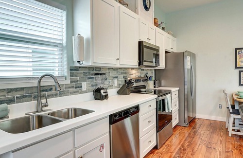 Port Aransas House | Experience New Turquoise Treehouse Bungalow with Oceanfront Views
