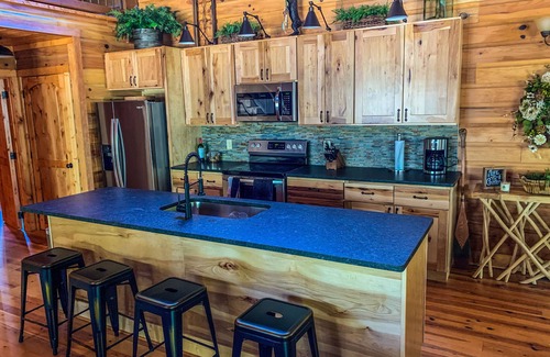 Demorest Cabin | Idyllic Twin River Cabin: 3-Bedroom Lodge with Hot Tub