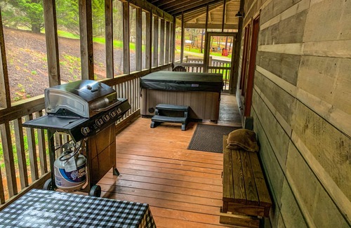 Demorest Cabin | Idyllic Twin River Cabin: 3-Bedroom Lodge with Hot Tub