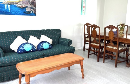 Sooke House | Prime Two-Bedroom Suite in Sooke with Free Parking