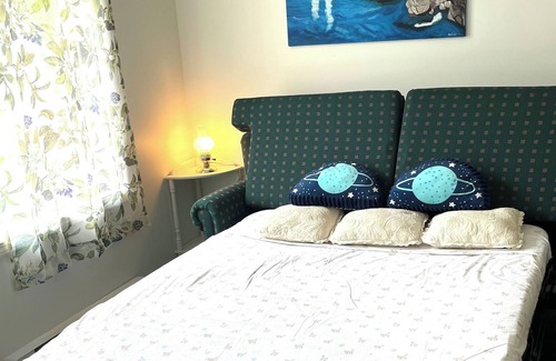 Sooke House | Prime Two-Bedroom Suite in Sooke with Free Parking