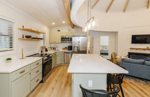 Primrose House | NEW Unique Silo Cabin | Hot Tub | Sleeps 6 | Kings