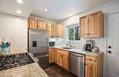 Florissant Cabin | Serene Sunset Cabin: 3 BD, Deck with Scenic Views