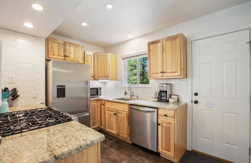 Florissant Cabin | Serene Sunset Cabin: 3 BD, Deck with Scenic Views
